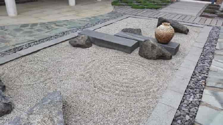 استفاده بیمشار از المان آب در باغ بام ژاپنی